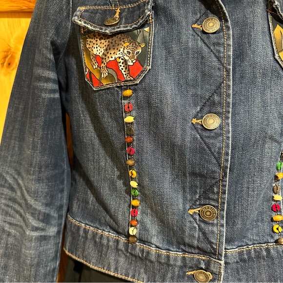 Hand painted embellished tiger, jungle design Jean jacket, women’s small, petite - Picture 9 of 9